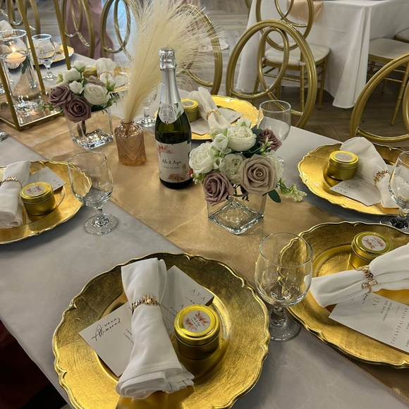 Wedding or party decor quare vases and realistic looking flowers - Picture 2 of 4